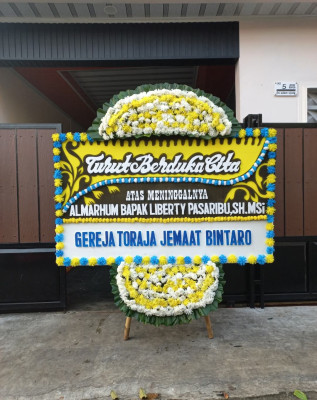 Papan Bunga Duka di Sario Tumpaan