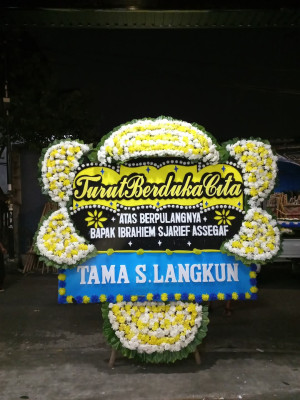 Papan Bunga Duka di Sario Tumpaan